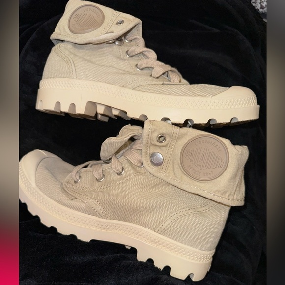 Palladium Baggy Bootie (Women) 6.5 - Picture 3 of 10